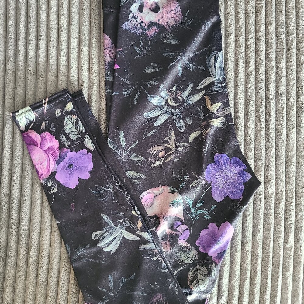 Garden Of The Dead Purple leggings
